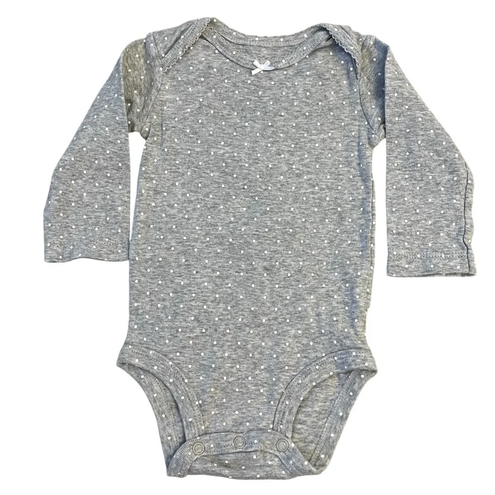 Bundle of 6 Long Sleeve Carter’s Onesies (size 6 months)